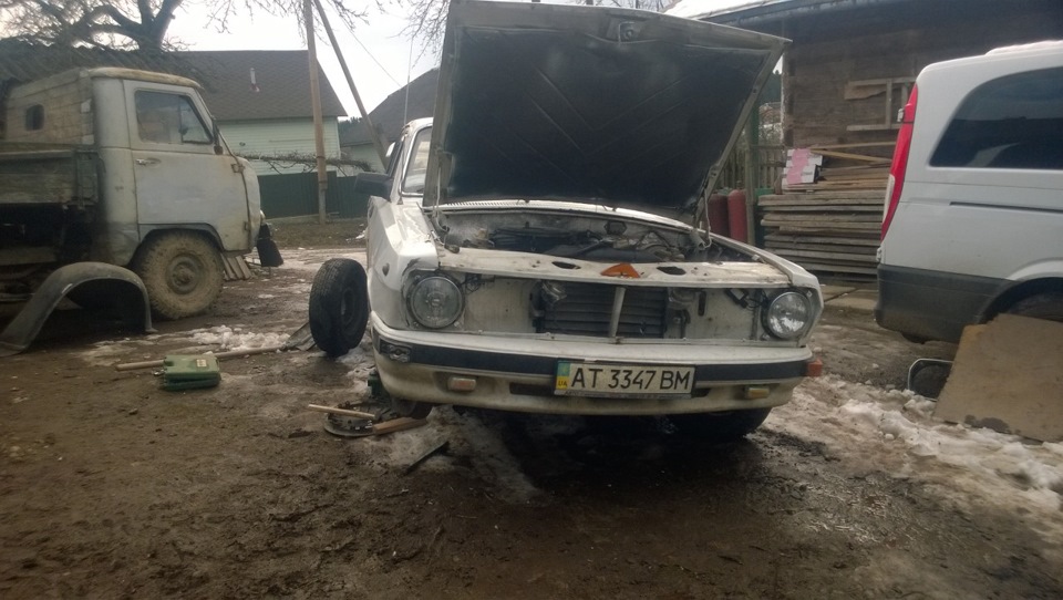 загнув крило і зламав поворотник 1