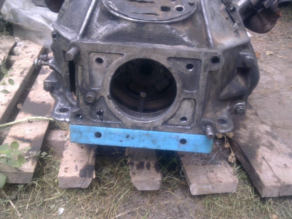 Поселення V8 у підкапотний простір 2