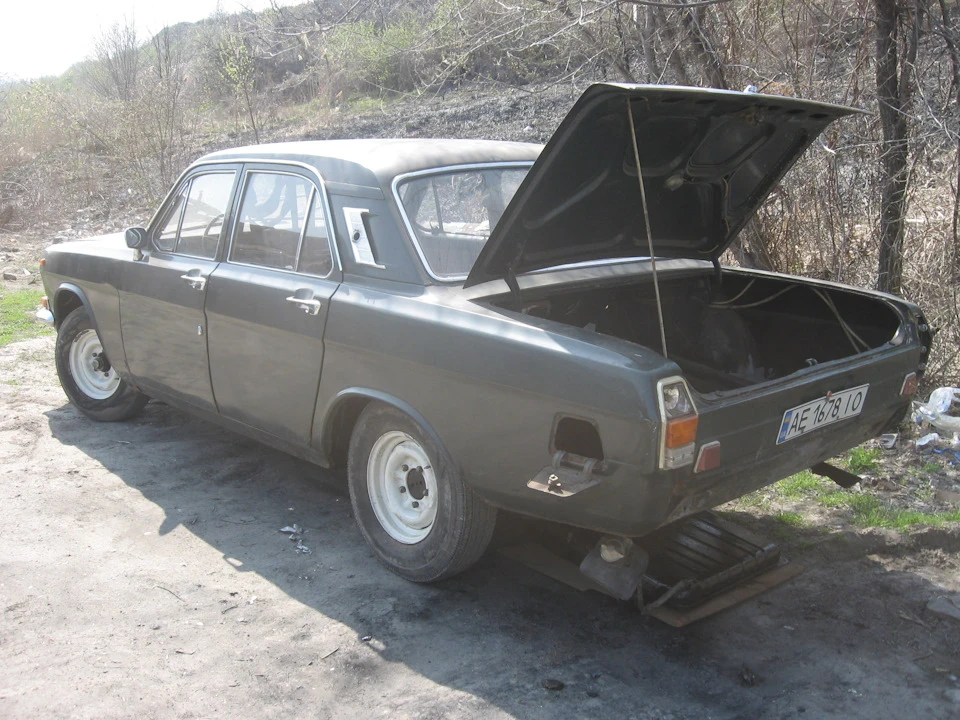 Початок кузовного ремонту: підлога, багажник.