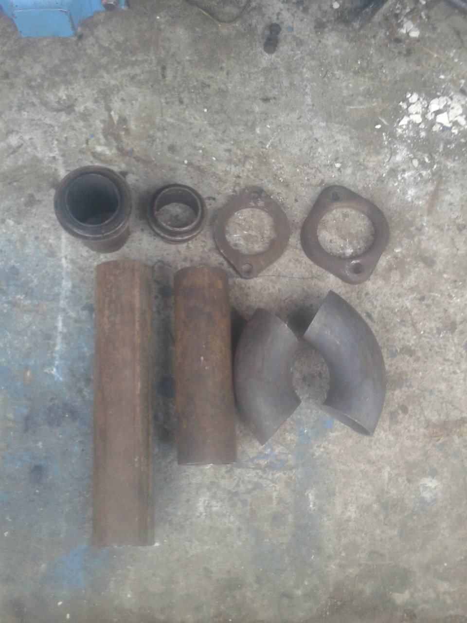 CUSTOM Exhaust bu Maniac Garage 1