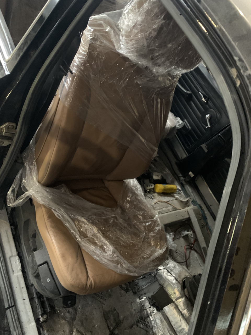 Салон. Сидіння BMW 2
