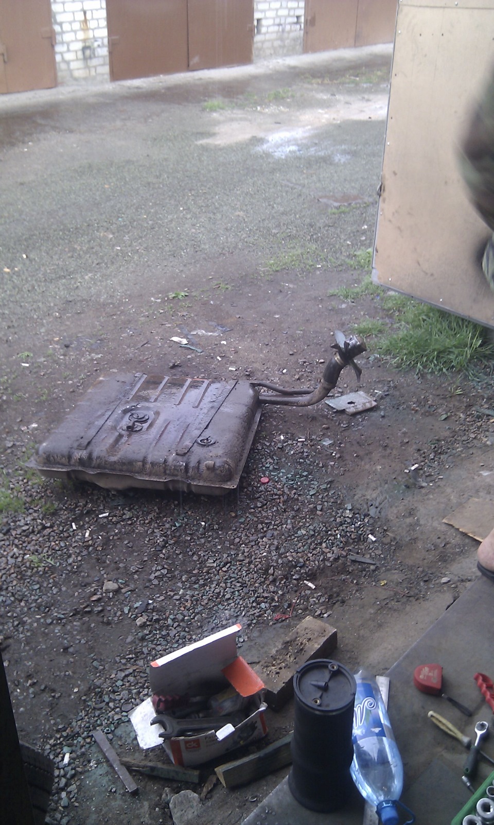 Фото установки задньої пневмопідвіски на Волгу 4