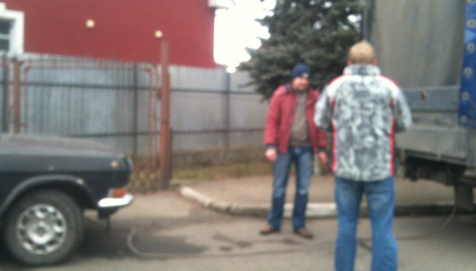 перетягнули машину в гараж 1