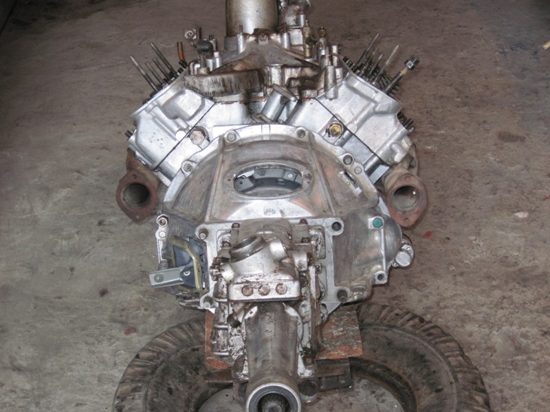 двигун V8 1
