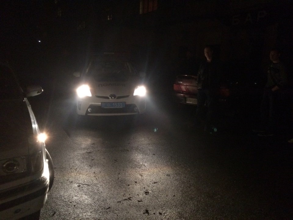 Ластівку злегка стукнув п'яний водій. 3