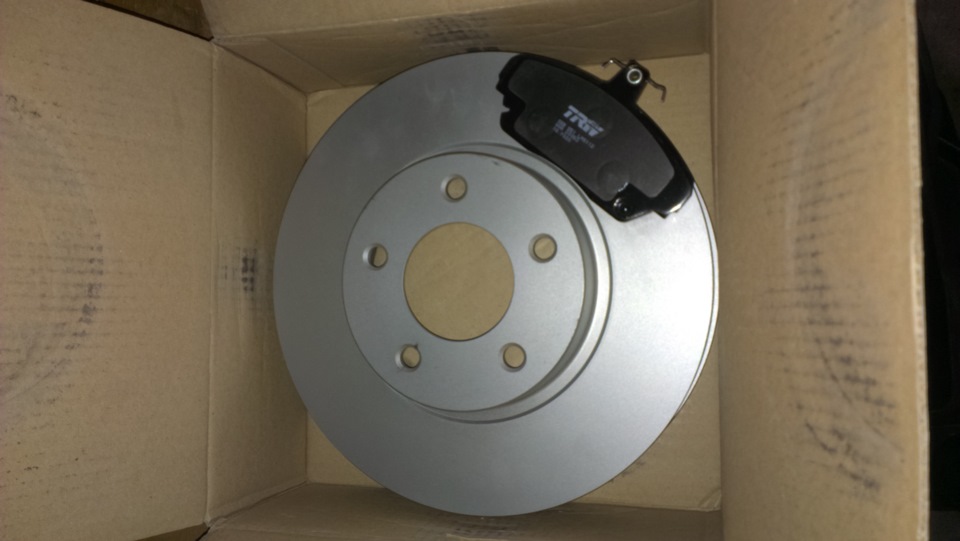 Тормозні диски BOSCH і колодки TRW 5