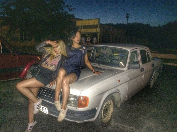 Дівчата та Аврора. 2