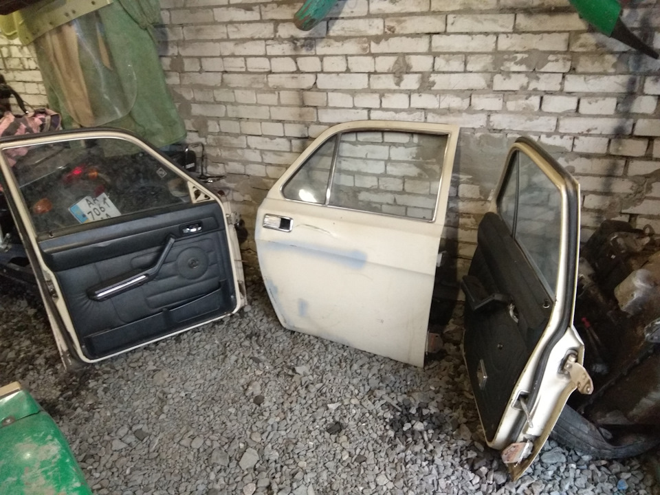 Нарешті двері та дзеркала 1