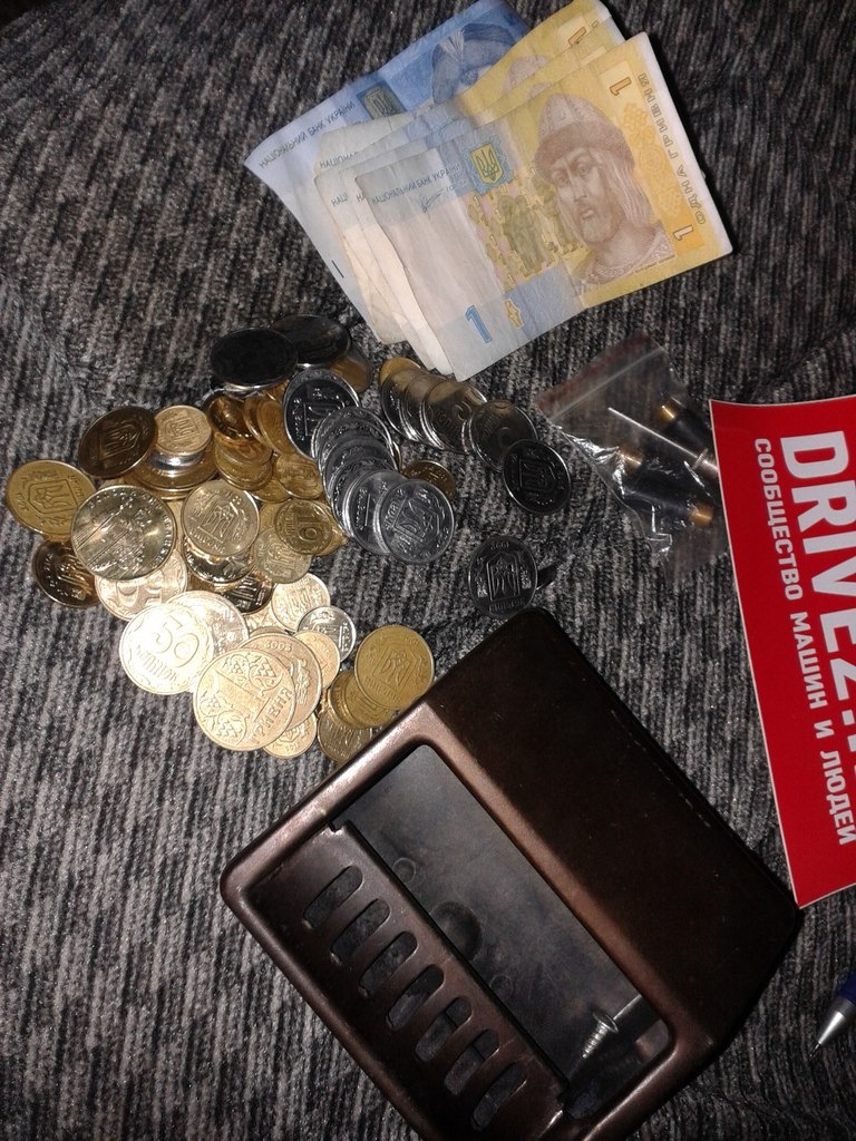 А що говорять не потрібна попільничка там де не курять) 1