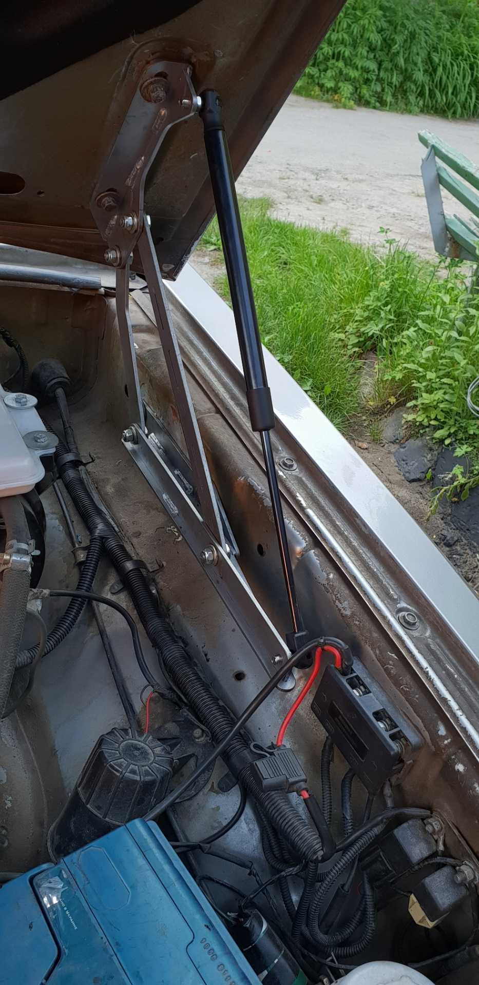 Петлі капота під газовий упор 4