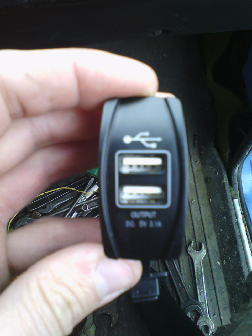 Встановив годинник та USB зарядку 1