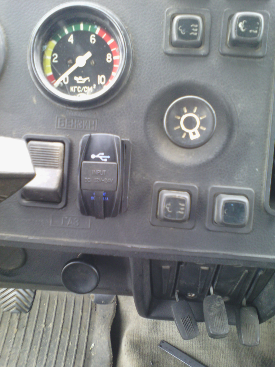 Встановив годинник та USB зарядку 2