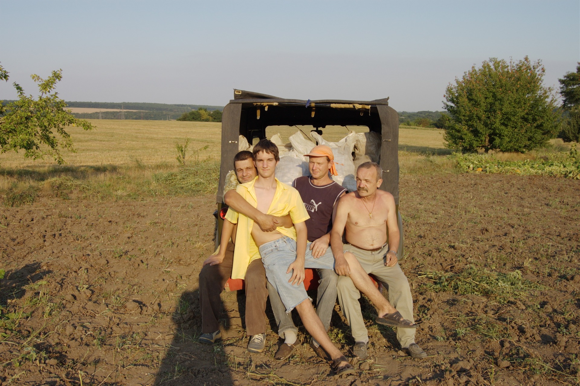 Трудиться теж треба. Не тільки на виставках стояти 2