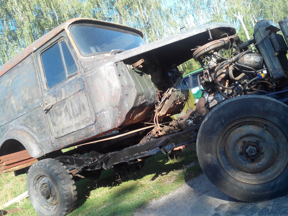 Почали латати днище човна 1
