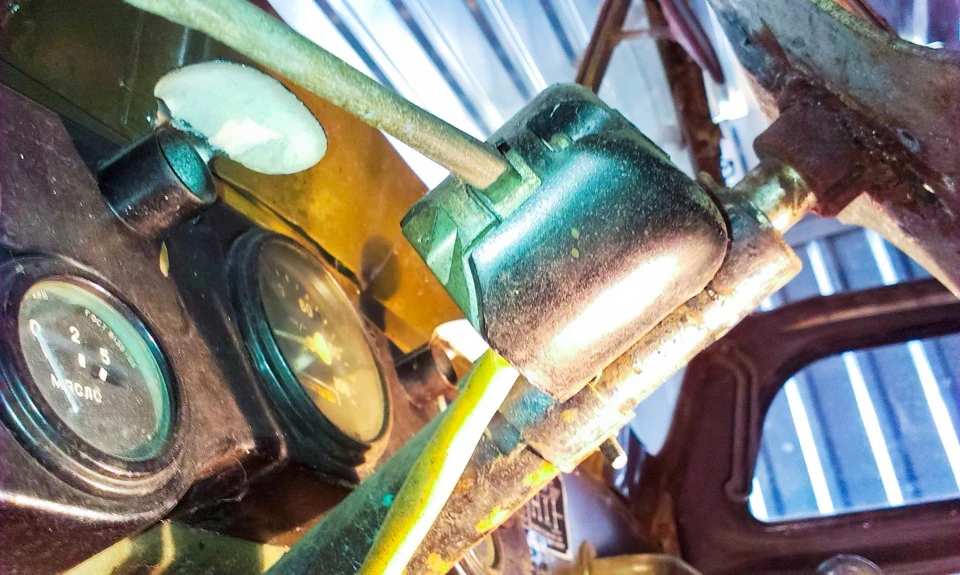 5.ГАЗ 69 Епоха СРСР : Перемикач поворотів.