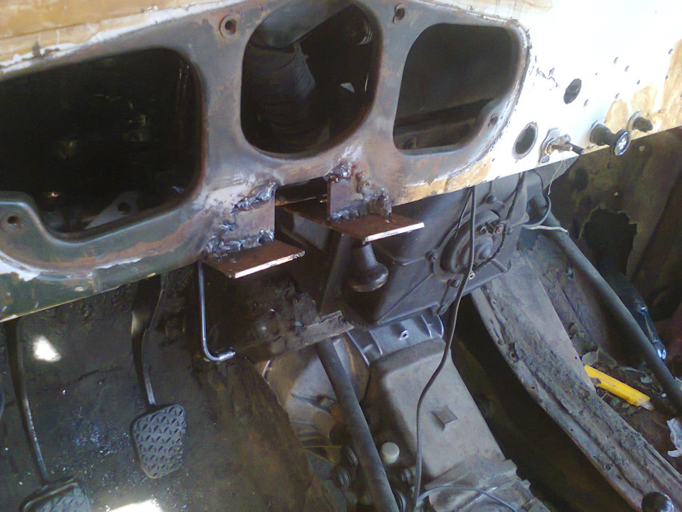 Рульова колонка Mazda 626 на Газ 69 1