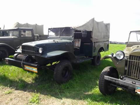 Зустріч із крутими газонами з Естонії на old car land 4