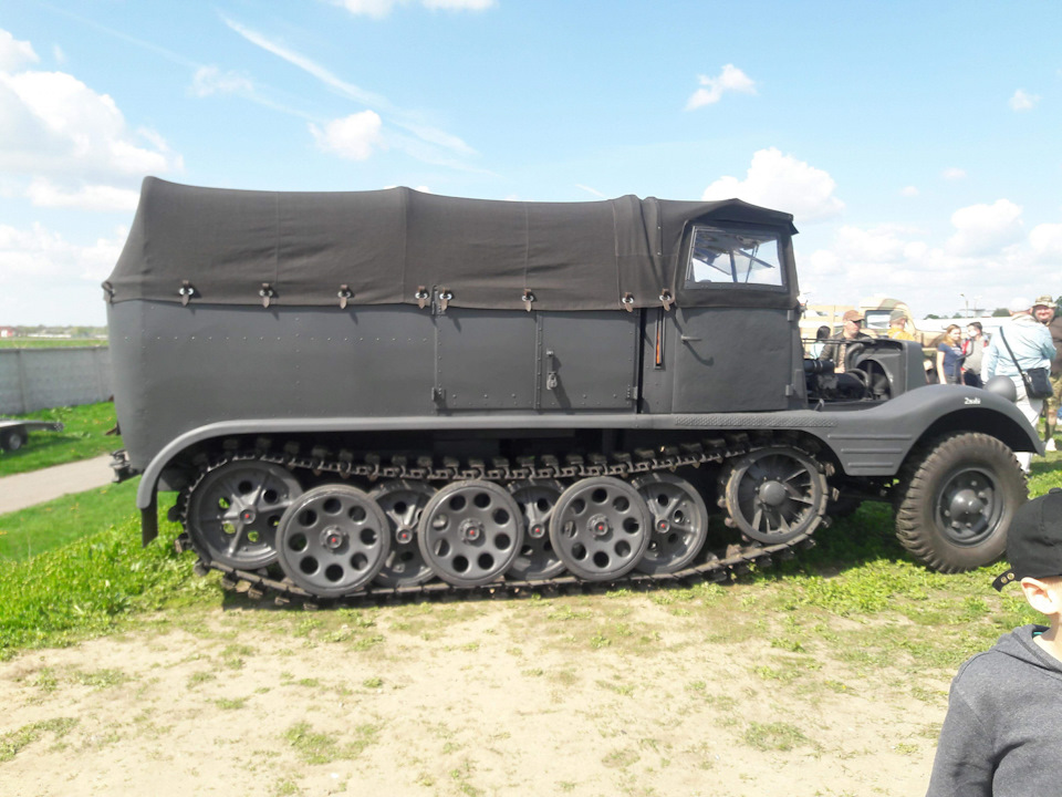 Зустріч із крутими газонами з Естонії на old car land 2