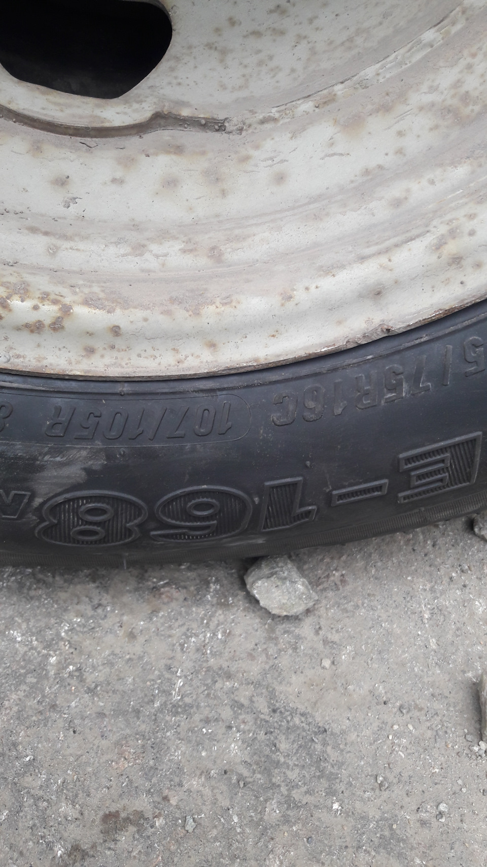 Заміна гуми Maxxis 1