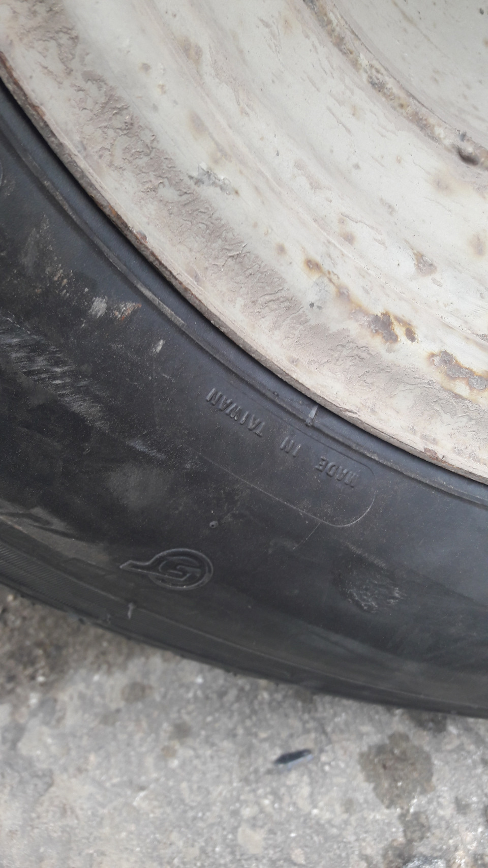 Заміна гуми Maxxis 2