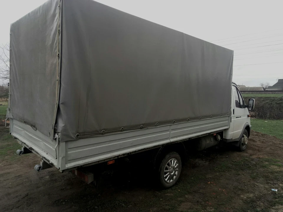 Кинув ковпаки на зад