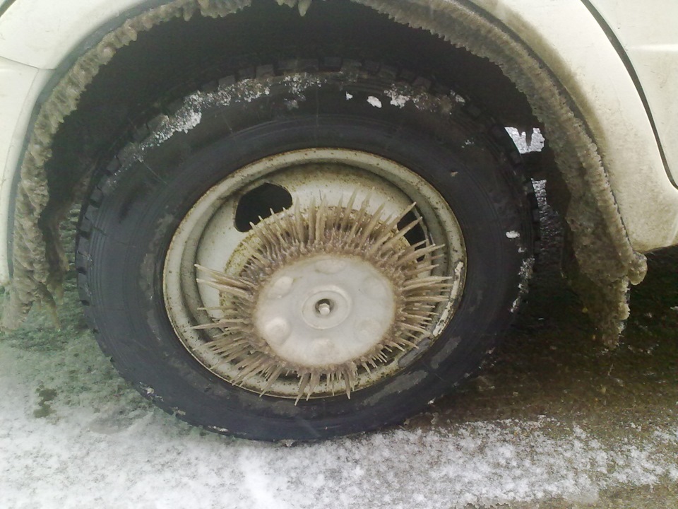 Зима прикрашає авто 1