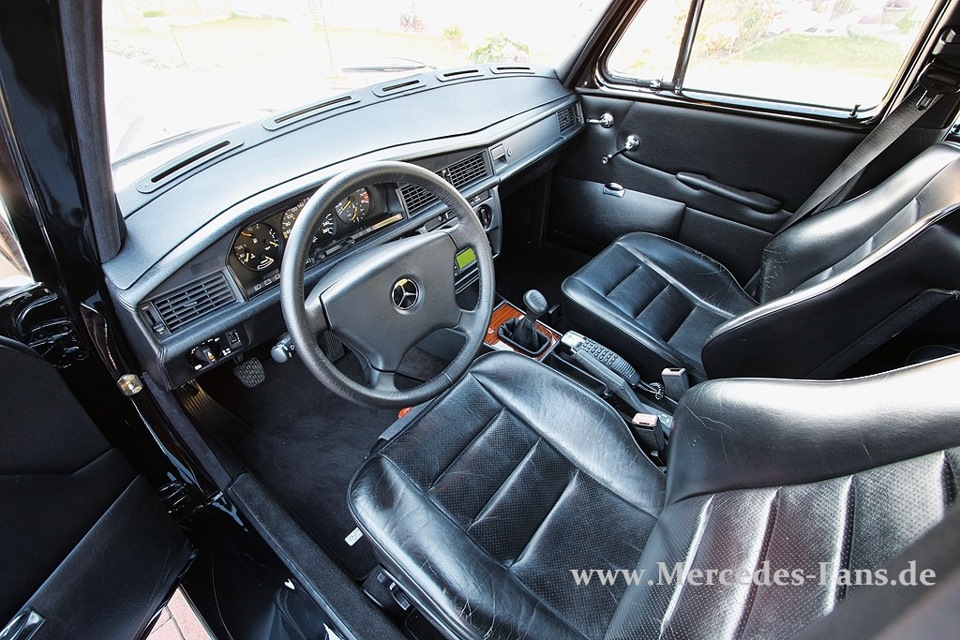 У нас Перемога під ніж , а у них Mercedes 190 Ponton 4