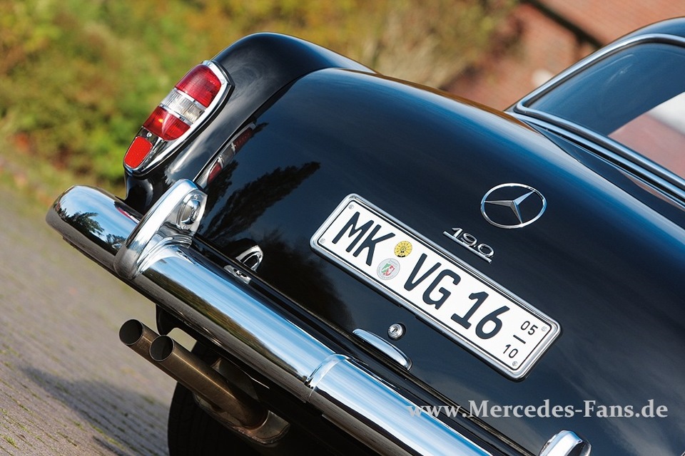 У нас Перемога під ніж , а у них Mercedes 190 Ponton 2