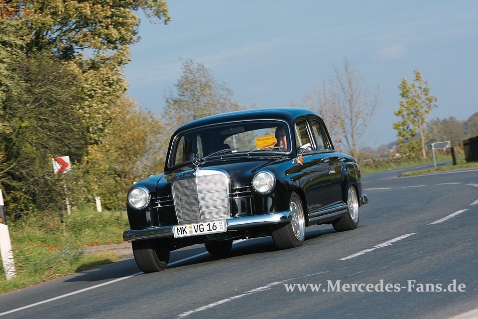 У нас Перемога під ніж , а у них Mercedes 190 Ponton 1