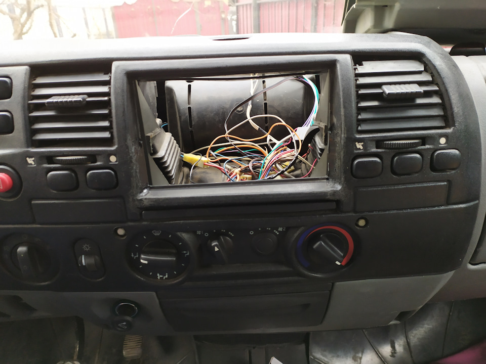 Установка 2-din магнітоли, камери. 2