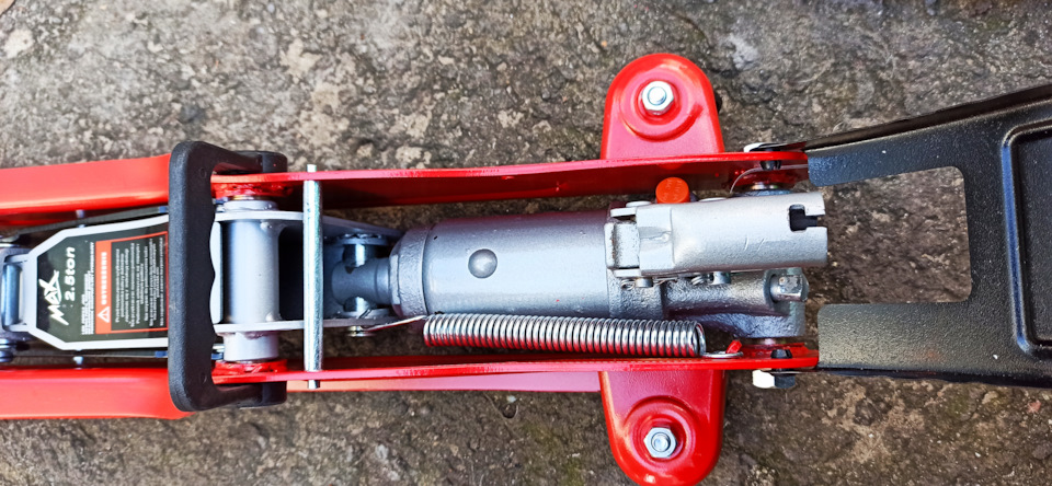 Підкатний домкрат-вибір. 3
