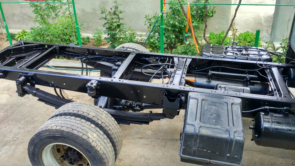 Пофарбували раму, бак, міст, ресори. 5