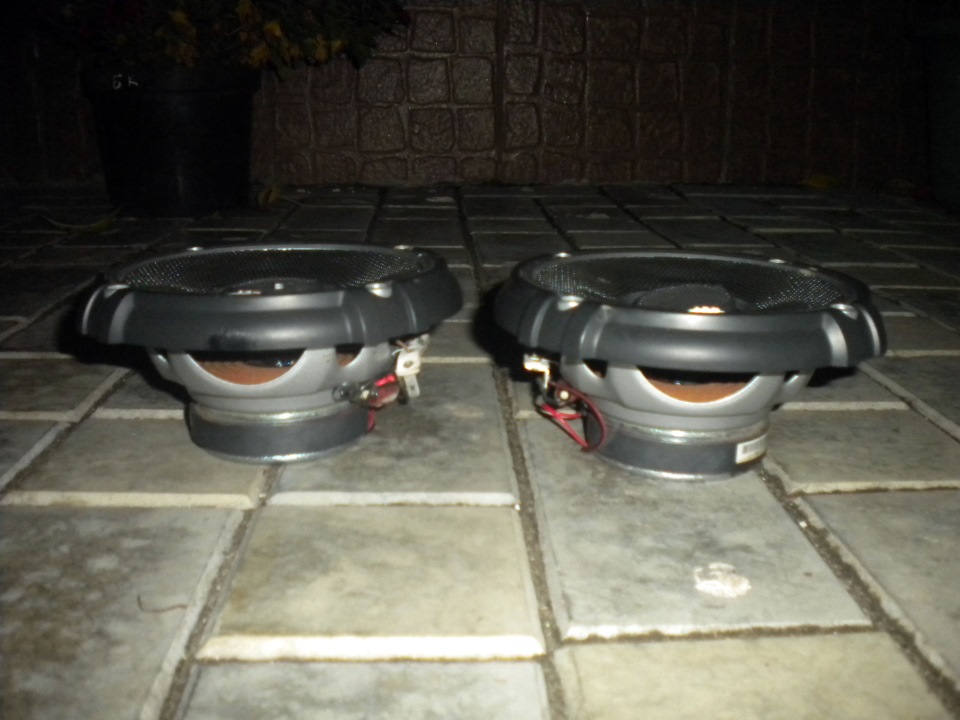 Купив JBL GTO 528 2