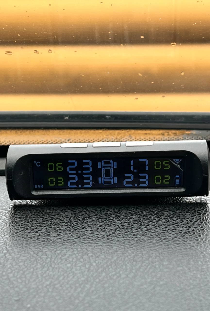Плюшки для коліс (Датчики тиску шин TPMS та Портативний автокомпресор) 3