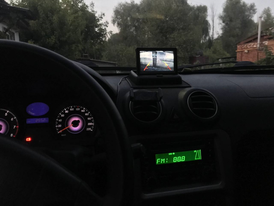 Поставив камеру заднього виду з нічним режимом + дисплей. 2