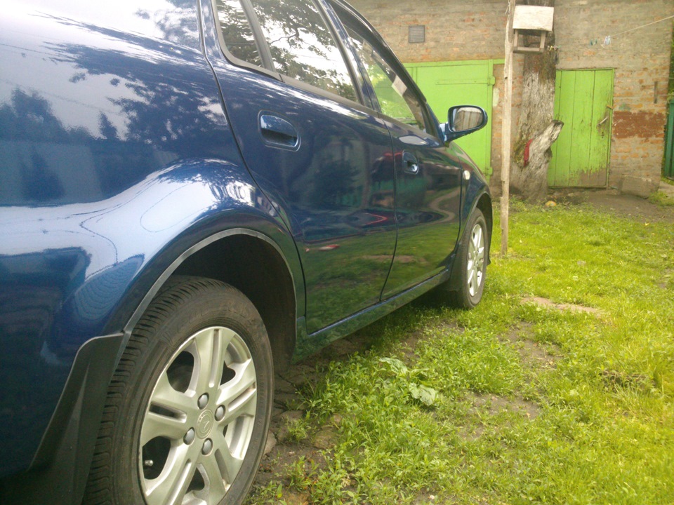 майже L200 3