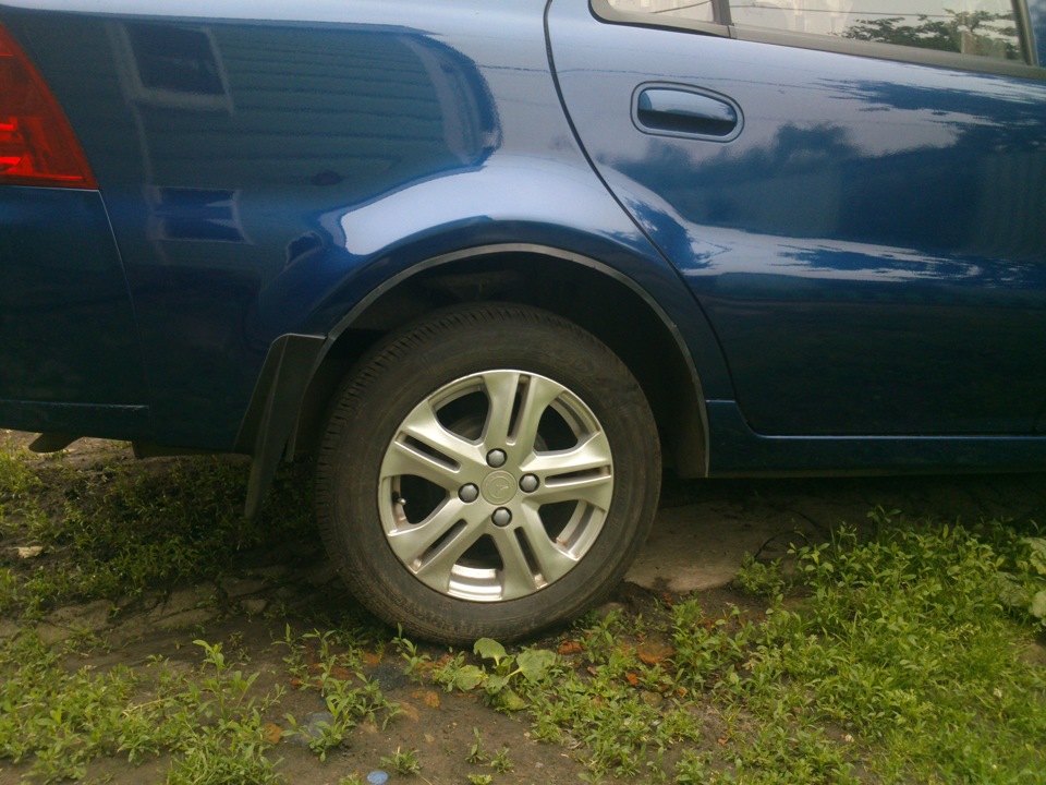 майже L200 1