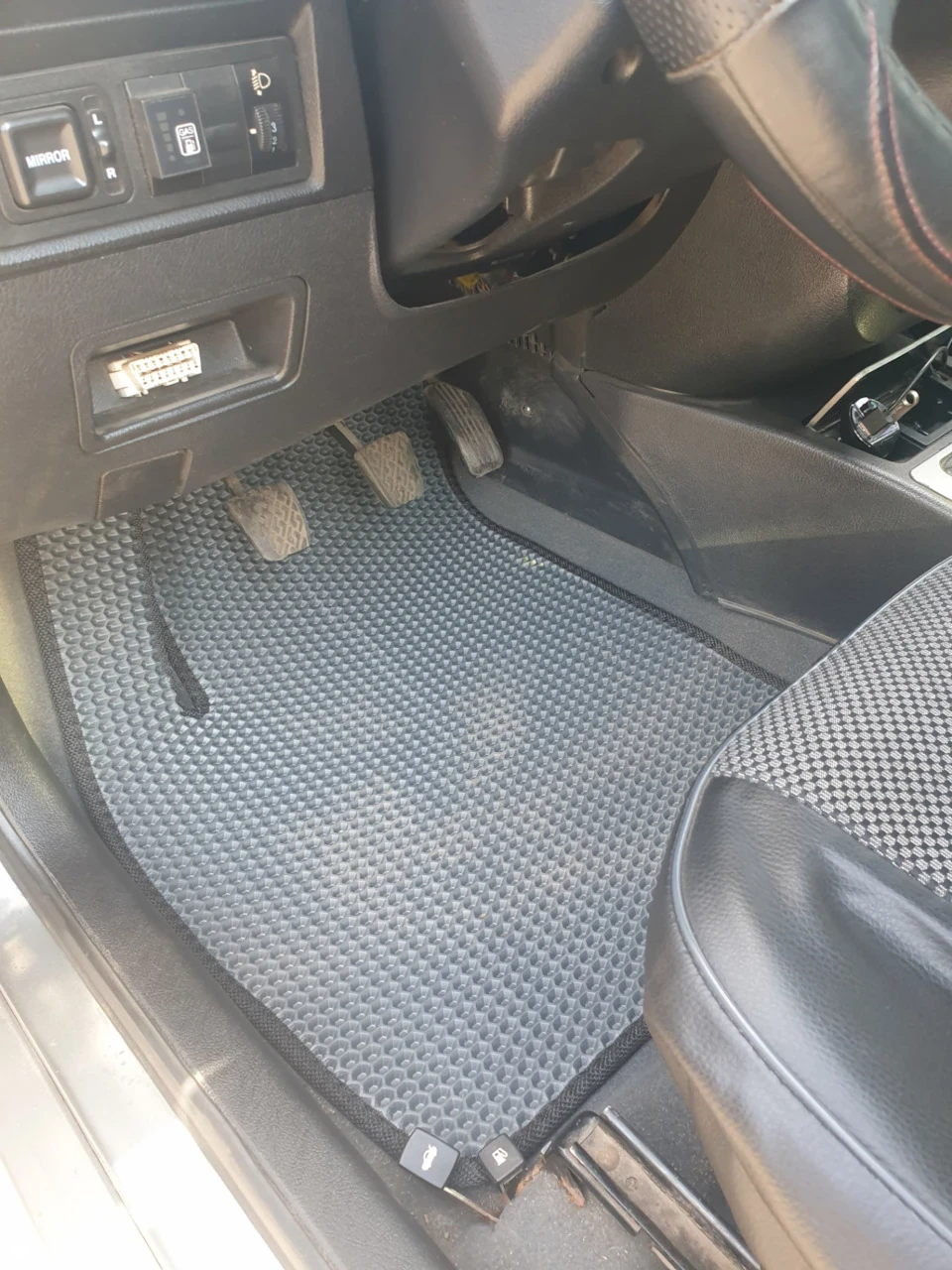 ЄВА килимки в Geely ck2