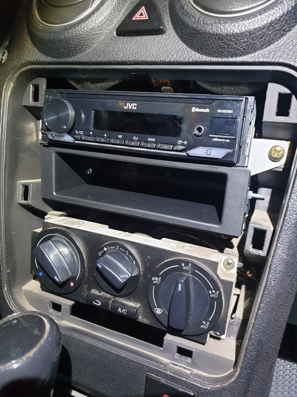 Заміна штатного ГУ на JVC KD-X272BT 4