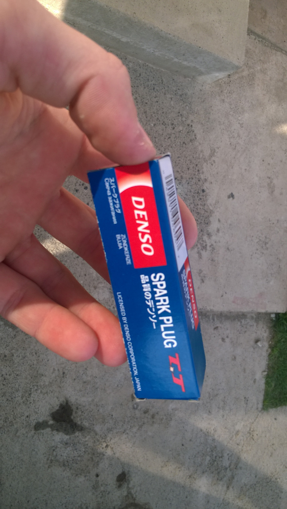 Заміна свічок Denso Spark plug KT20TT 3