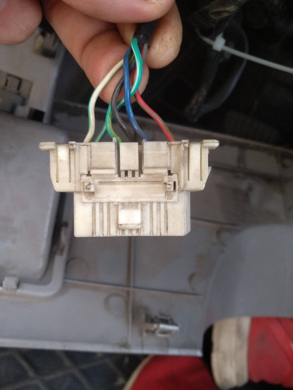Рознімання OBD2, розпинування під 6 проводів і навіть працює elm-327 4