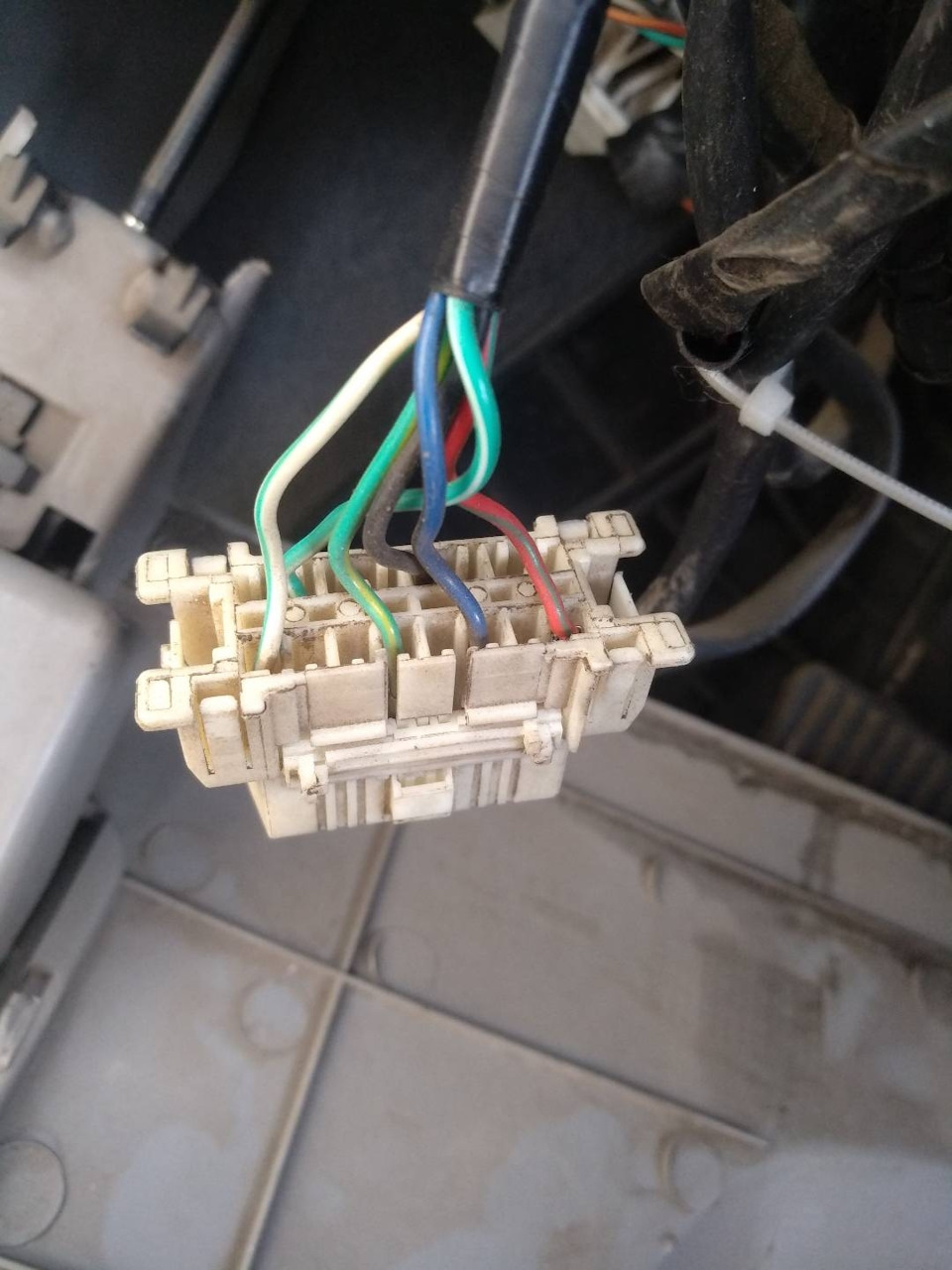 Рознімання OBD2, розпинування під 6 проводів і навіть працює elm-327 1