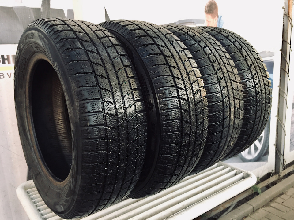 Зимова гума Toyo Tires Observe 1