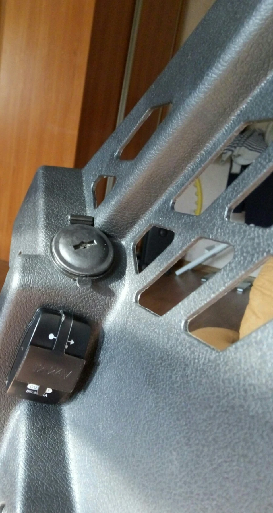 Розетка прикурювача та USB