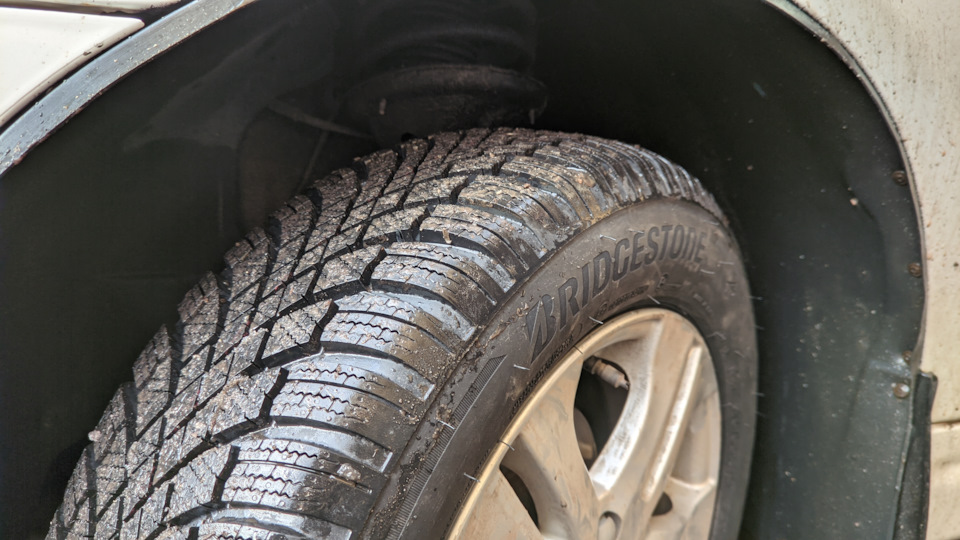 7. Зимові шини Bridgestone Blizzak LM005 5