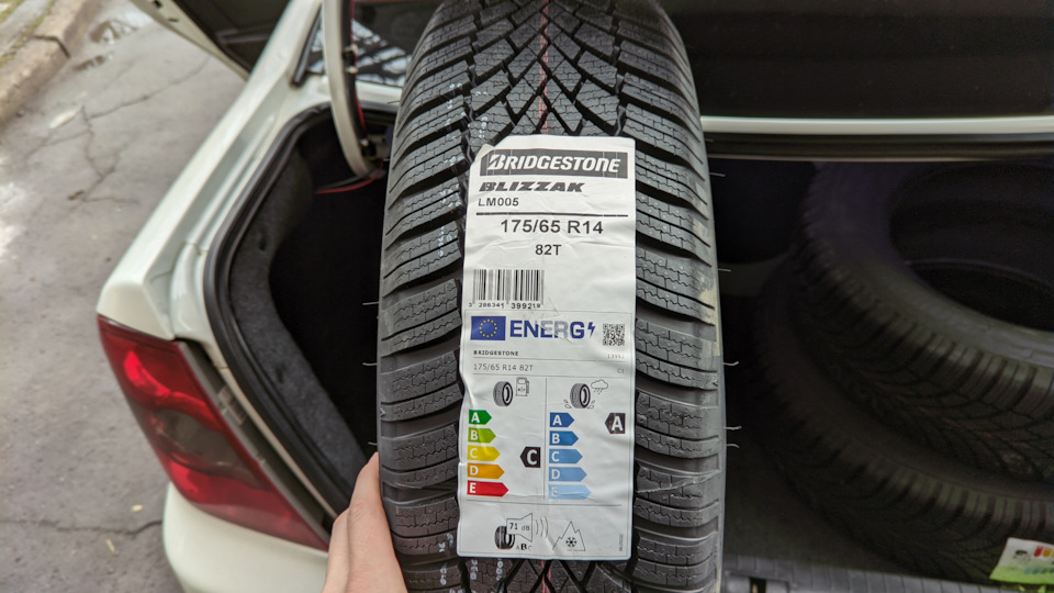 7. Зимові шини Bridgestone Blizzak LM005 1
