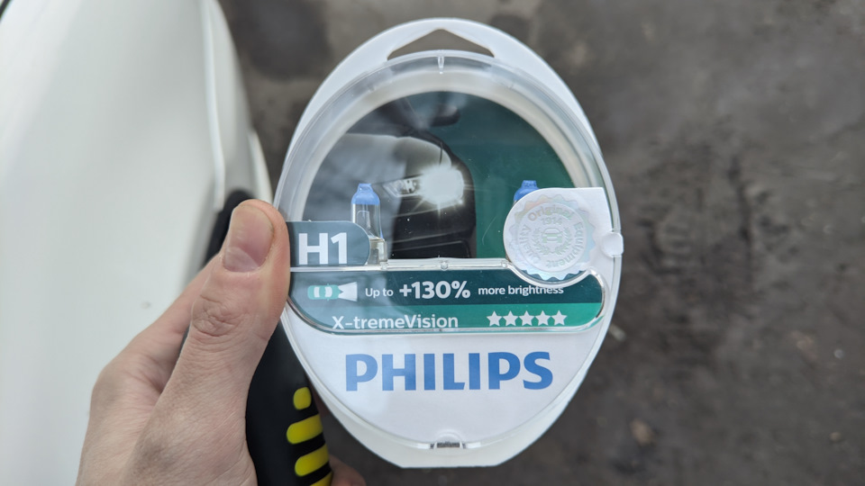8. EVA килимки та лампи ближнього світла Philips X-tremeVision +130% 5