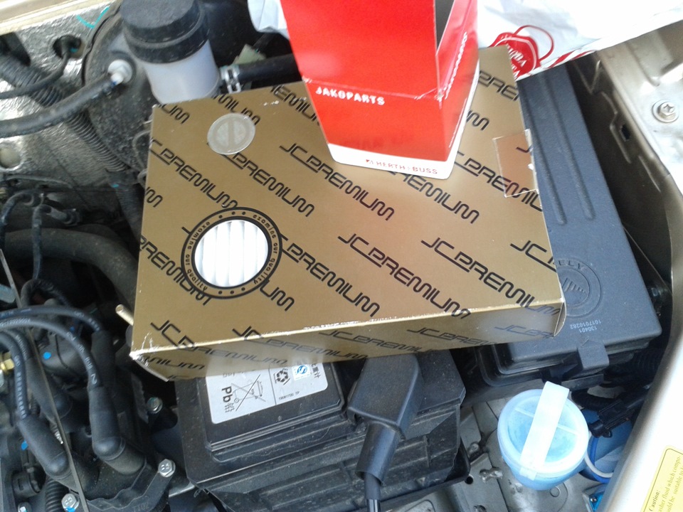 Замінено заводське масло на Castrol 10W-40 4