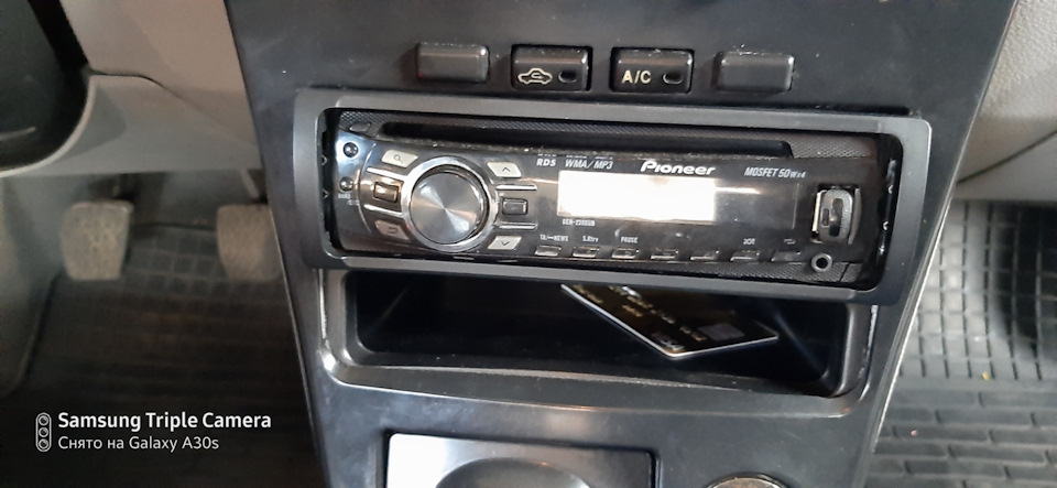 Змінив голову, на Pioneer DEH 2300UB 1
