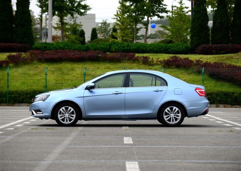 Фото рестайлінгової версії Geely Emgrand 7 3
